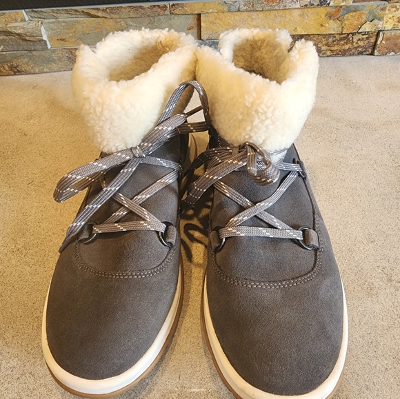 UGG Lakesider Heritage Lace Boots - NWOT - Picture 2 of 8